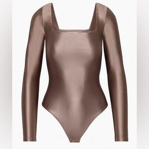 Babaton Satinette Squareneck Longsleeve Bodysuit